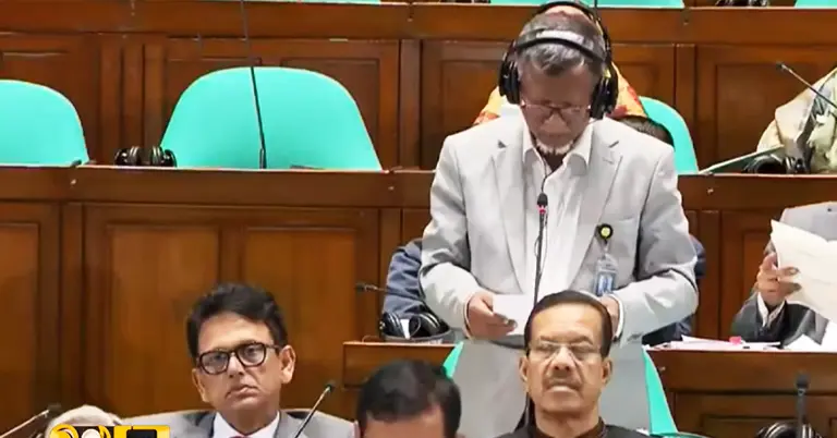 বিলটি সংসদে উত্থাপন করেন জনপ্রশাসন প্রতিমন্ত্রী মো. আব্দুল বারী